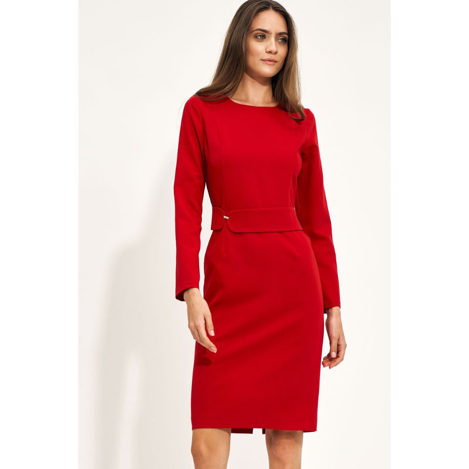 Elegancka sukienka biznesowa z paskiem w talii czerwona