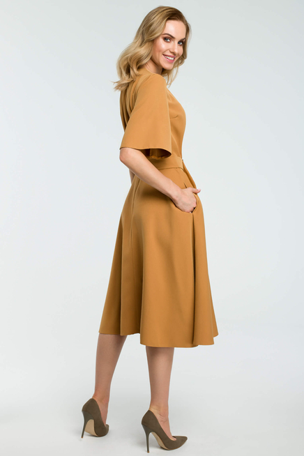 Sukienka elegancka rozkloszowana z paskiem brązowa