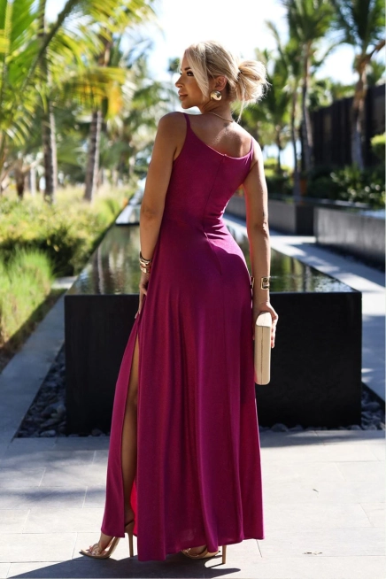 Długa sukienka na wesele rozkloszowana na ramiączkach fuksja