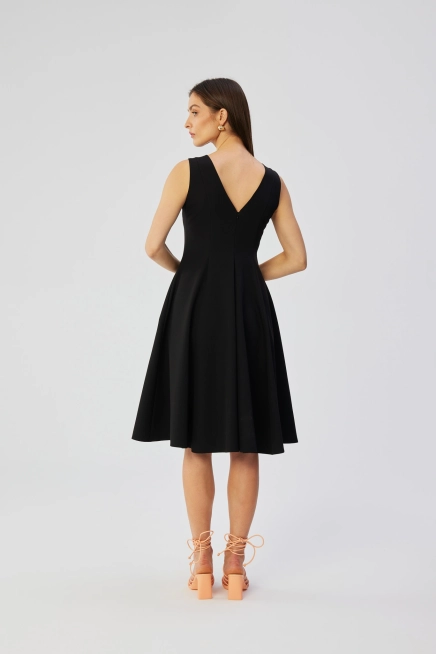 Elegancka rozkloszowana sukienka koktajlowa czarna