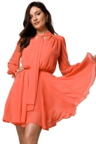 Szyfonowa sukienka koktajlowa z bufiastymi rękawami koralowa