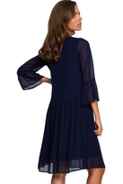 Sukienka wieczorowa szyfonowa z falbanami i dekoltem V granatowa