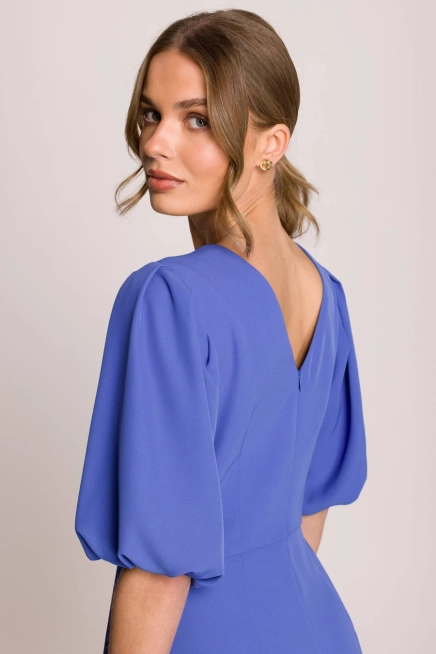 Elegancka sukienka koktajlowa z bufiastymi rękawami niebieska