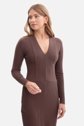Bawełniana sukienka dzianinowa ołówkowa z dekoltem V brąz