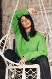 Sweter damski wełniany luźny fason ciepły puszysty zielony