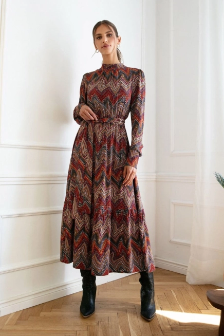 Długa sukienka BOHO z falbankami i długim rękawem czerwona