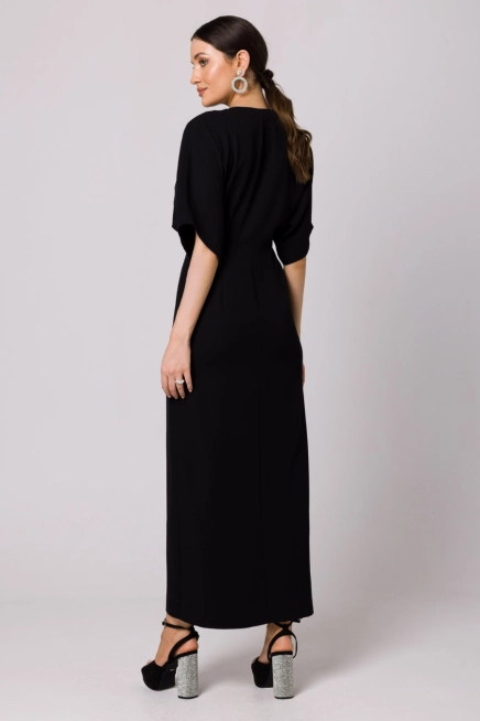 Długa sukienka z dekoltem V i rozcięciem kimonowa czarna