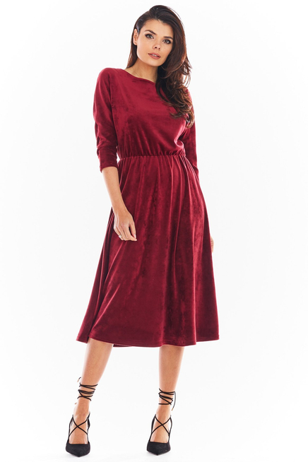 Welurowa rozkloszowana sukienka midi