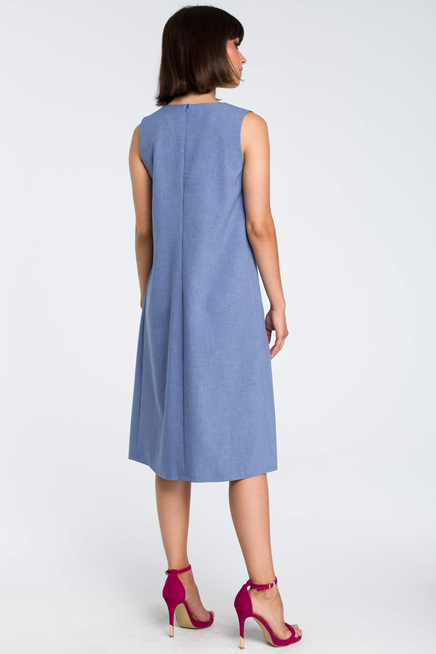 Lniana sukienka trapezowa na lato bez rękawów z marszczeniem niebieska