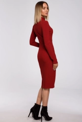 Sukienka dzianinowa midi z golfem dopasowana ceglasta tuba 