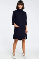 Trapezowa sukienka dresowa z golfem i długim rękawem granatowa