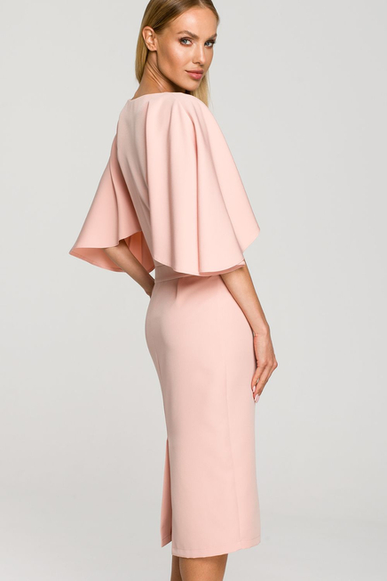 Sukienka elegancka ołówkowa z szerokimi rękawami pudrowa z pelerynką