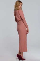 Elegancka sukienka z odkrytymi plecami i rozcięciem pudrowa