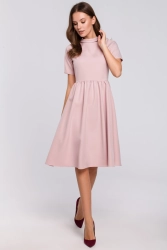 Elegancka rozkloszowana sukienka z wywiniętą stójką różowa