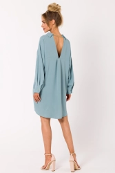 Sukienka koszulowa z dekoltem V na plecach niebieska