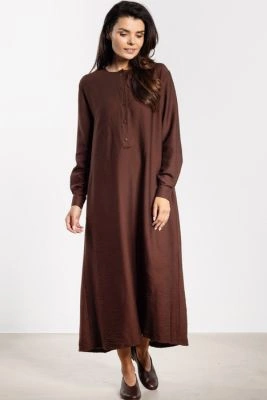 Elegancka sukienka rozkloszowana z długim rękawem brązowa