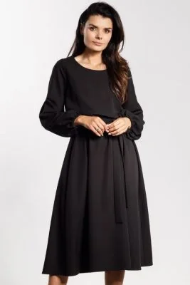 Elegancka sukienka rozkloszowana z długim rękawem czarna
