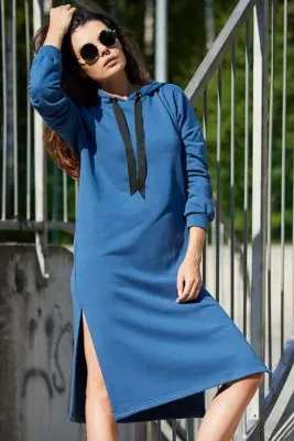 Bluzowa sukienka z kapturem bawełna premium niebieska