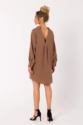 Sukienka koszulowa z dekoltem V na plecach brązowa