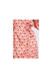 Satynowa sukienka kopertowa z dekoltem V i wiązaniem różowa