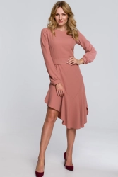 Asymetryczna sukienka z falbaną w stylu flamenco