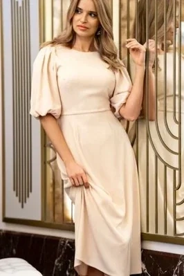Elegancka sukienka koktajlowa z bufiastymi rękawami kremowa