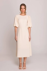 Elegancka sukienka koktajlowa z bufiastymi rękawami kremowa