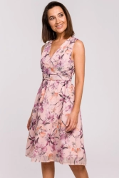 Sukienka szyfonowa w kwiaty bez rękawów dekolt V różowa