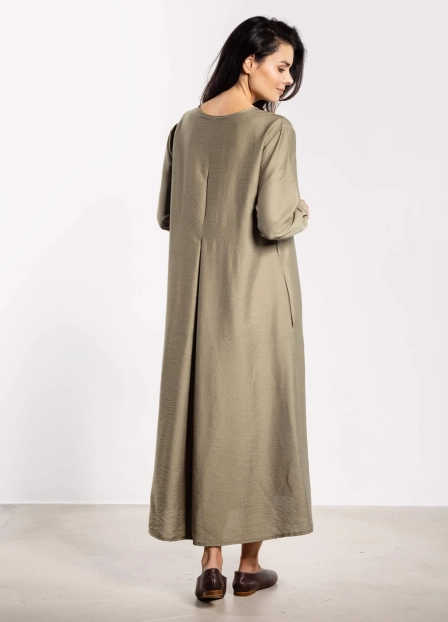 Sukienka rozkloszowana z długim rękawem i paskiem zielona