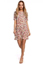 Przewiewna trapezowa sukienka w kwiaty z falbaną na lato
