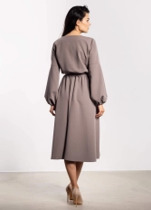 Elegancka sukienka rozkloszowana z długim rękawem taupe