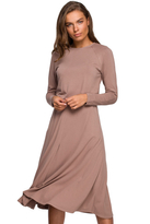 Sukienka rozkloszowana klasyczna z gumą w pasie beżowa wiskoza