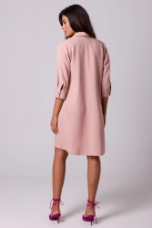 Swobodna sukienka z kołnierzykiem guzikami i kieszeniami róż