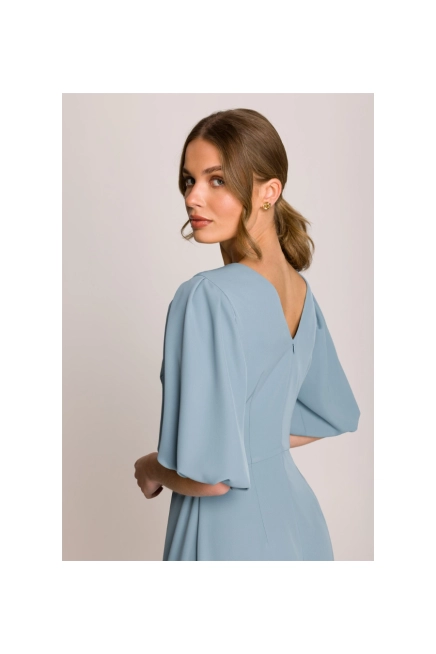 Elegancka sukienka koktajlowa z bufiastymi rękawami błękitna