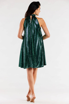 Sukienka trapezowa z dekoltem halter neck błyszcząca zielona