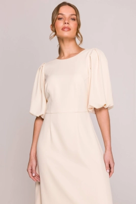 Elegancka sukienka koktajlowa z bufiastymi rękawami kremowa