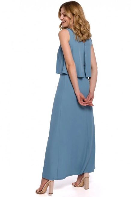 Długa zmysłowa sukienka z falbaną i rozcięciem niebieska