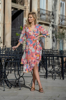 Zwiewna sukienka szyfonowa kopertowa z wiązaniem pastelowa