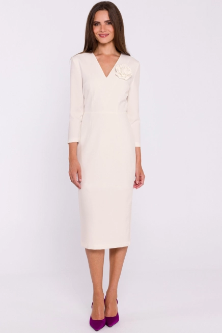 Elegancka sukienka ołówkowa z dekoltem V kremowa