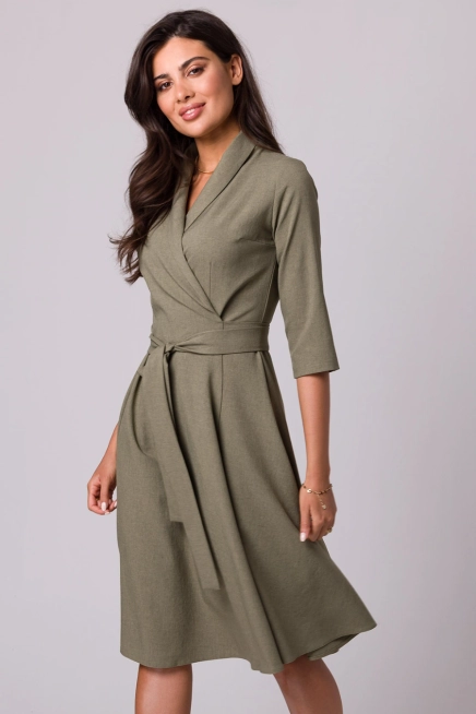Rozkloszowana sukienka kopertowa z wiązaniem w pasie khaki