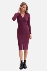 Bawełniana sukienka dzianinowa ołówkowa z dekoltem V fiolet