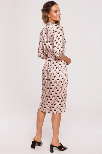 Satynowa sukienka kopertowa z dekoltem V i wiązaniem beżowa