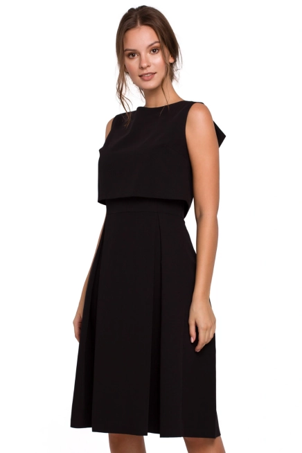 Elegancka rozkloszowana sukienka z dekoltem na plecach czarna