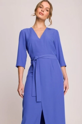 Elegancka sukienka midi z dekoltem V i rozcięciem niebieska