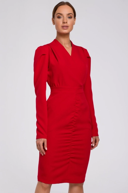 Elegancka mocno marszczona sukienka z dekoltem V czerwona
