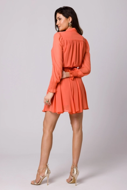 Szyfonowa sukienka koktajlowa z bufiastymi rękawami koralowa
