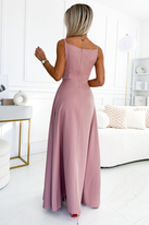 Długa sukienka na wesele rozkloszowana na ramiączkach pudrowy róż