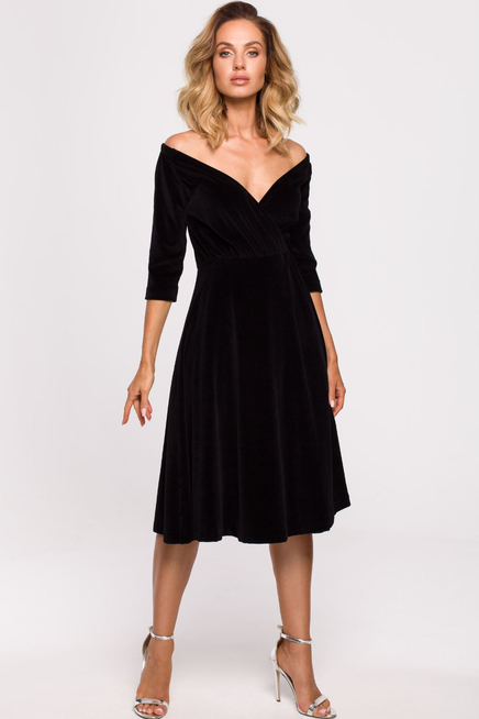 Sukienka welurowa rozkloszowana kopertowa midi z dekoltem V czarna