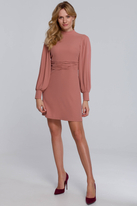 Elegancka sukienka z bufiastymi rękawami pudrowa trapezowa mini