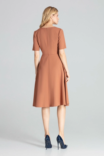 Rozkloszowana sukienka midi z dekoltem V brązowa